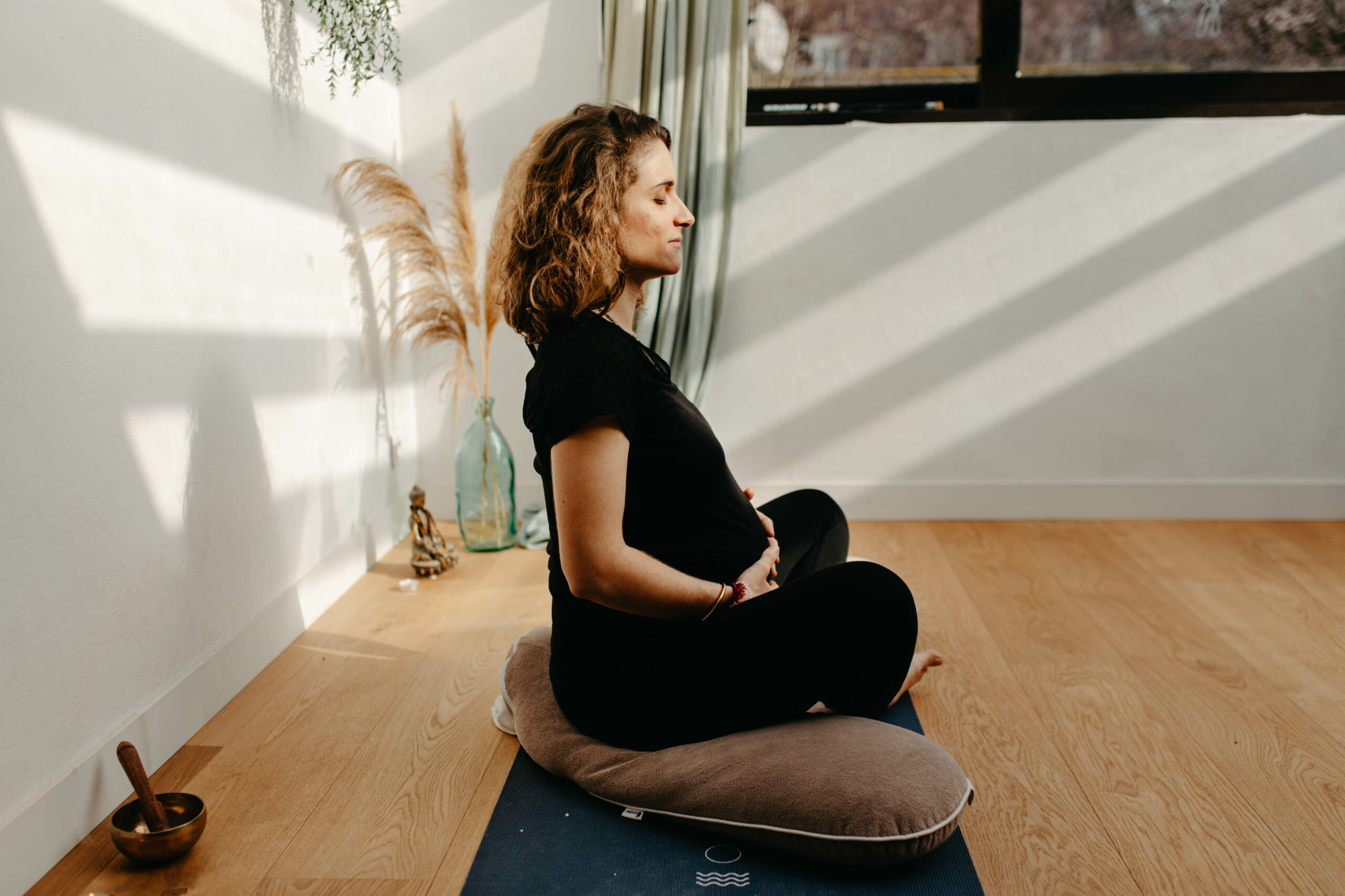 photographe grossesse et maternité essonne - yoga prenatal sud ile de france - alexandra leguay