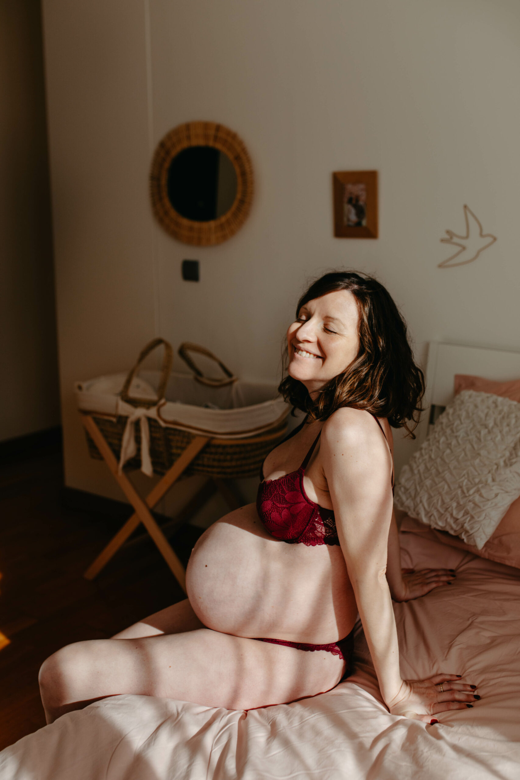 seance photo grossesse a la maison - photographe maternite sud ile de france - alexandra leguay